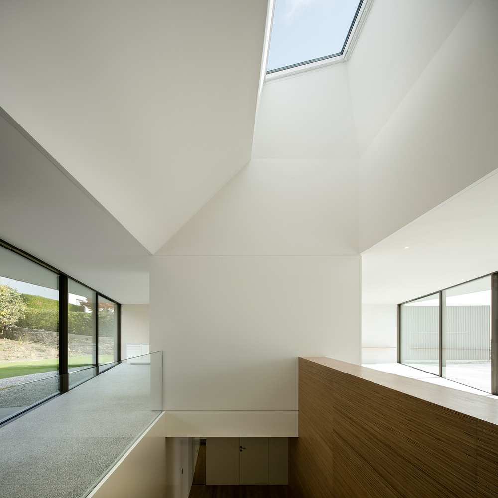 瑞士 Hauterive 湖畔混凝土与玻璃的现代住宅-56