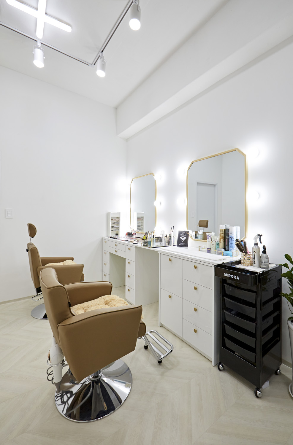 极简白诠释 12 坪美丽沙龙-11