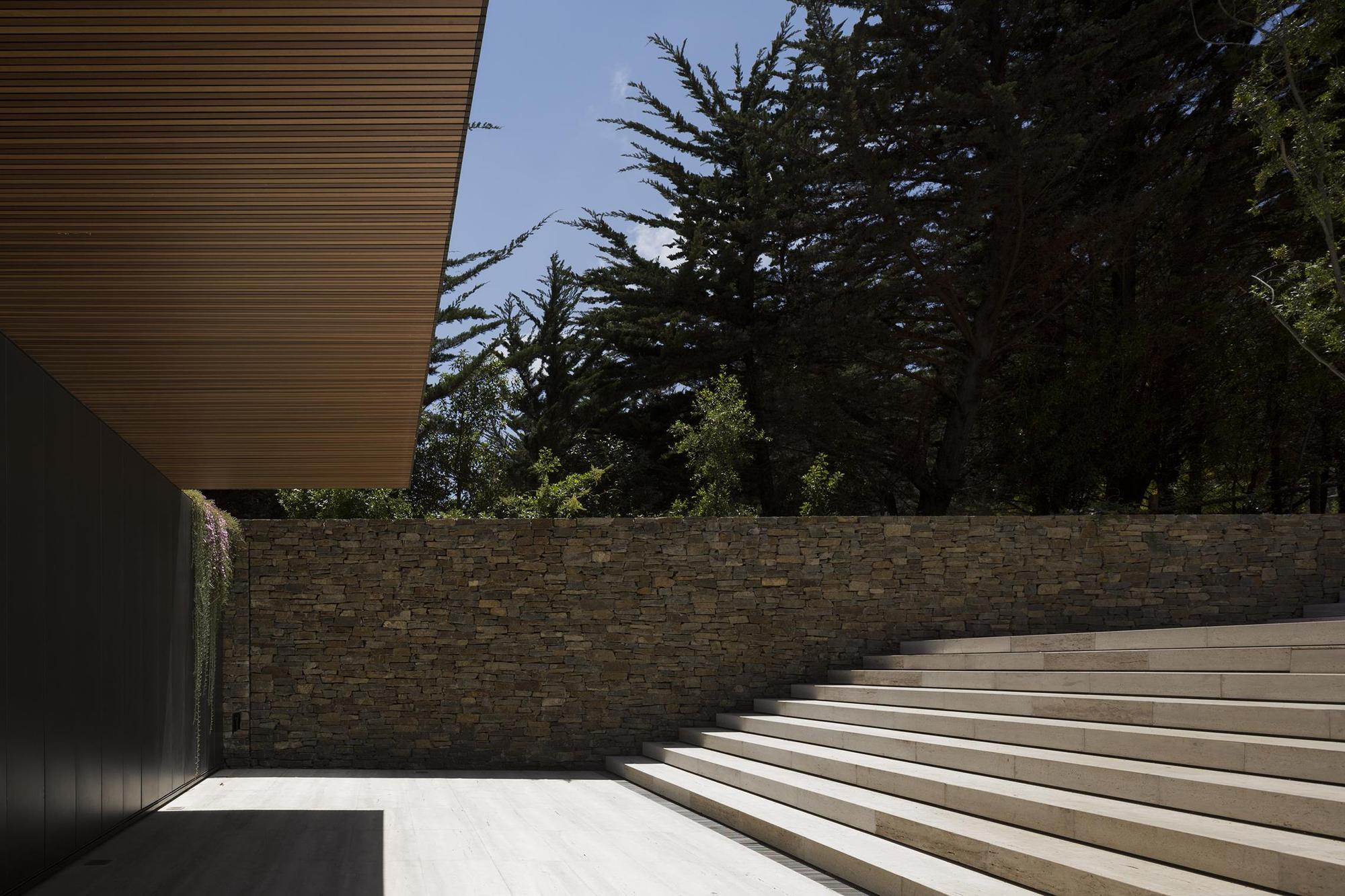 智利罗卡斯别墅 | 石头盒子中的宁静海景-31