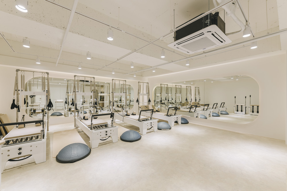白色调的极简设计，韩国 Pilates 学院室内设计欣赏-9