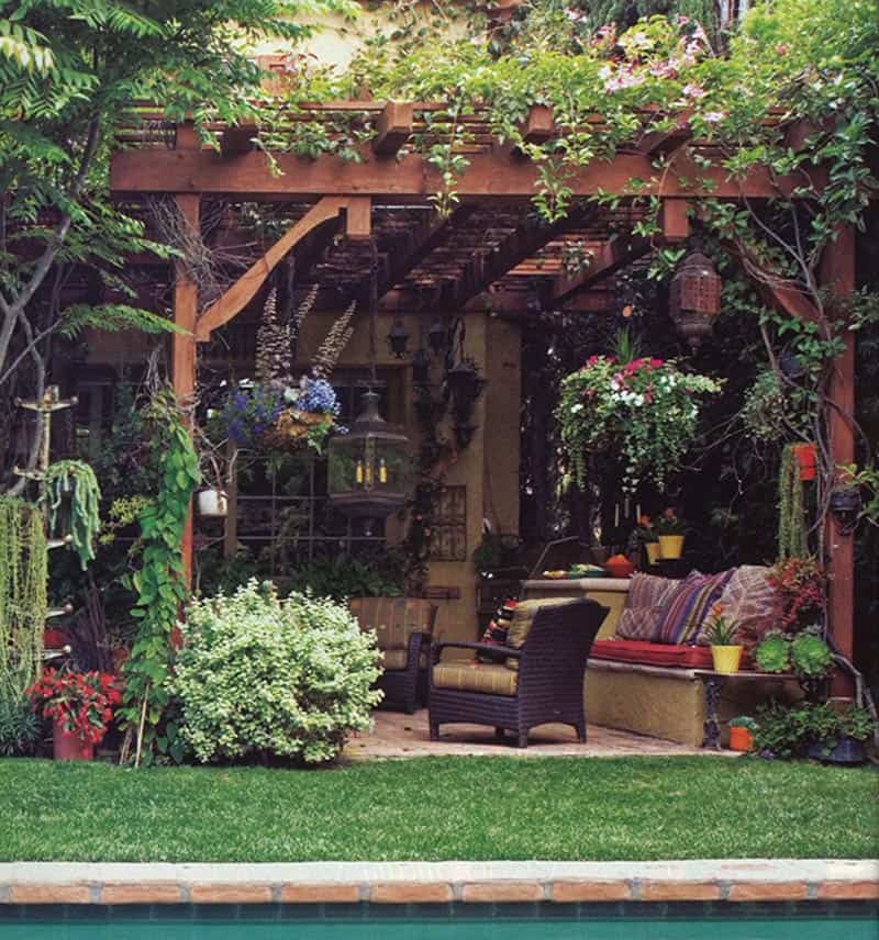 18 Awesome Tropical Outdoor Spaces For A Relaxing Backyard Oasis-6