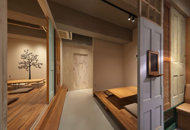 全天营业的家庭式场所(注:ALL DAY表示全天,HOME常见意思是家、家庭、住所 等,这里推测可能是指全天营业的类似家庭氛围的场所,如全天营业的家庭旅馆、全天开放的社区家庭活动中心等,需结合具体语境进一步确定准确含义) 丨日本东京丨岩本胜也+EMBODY DESIGN-15