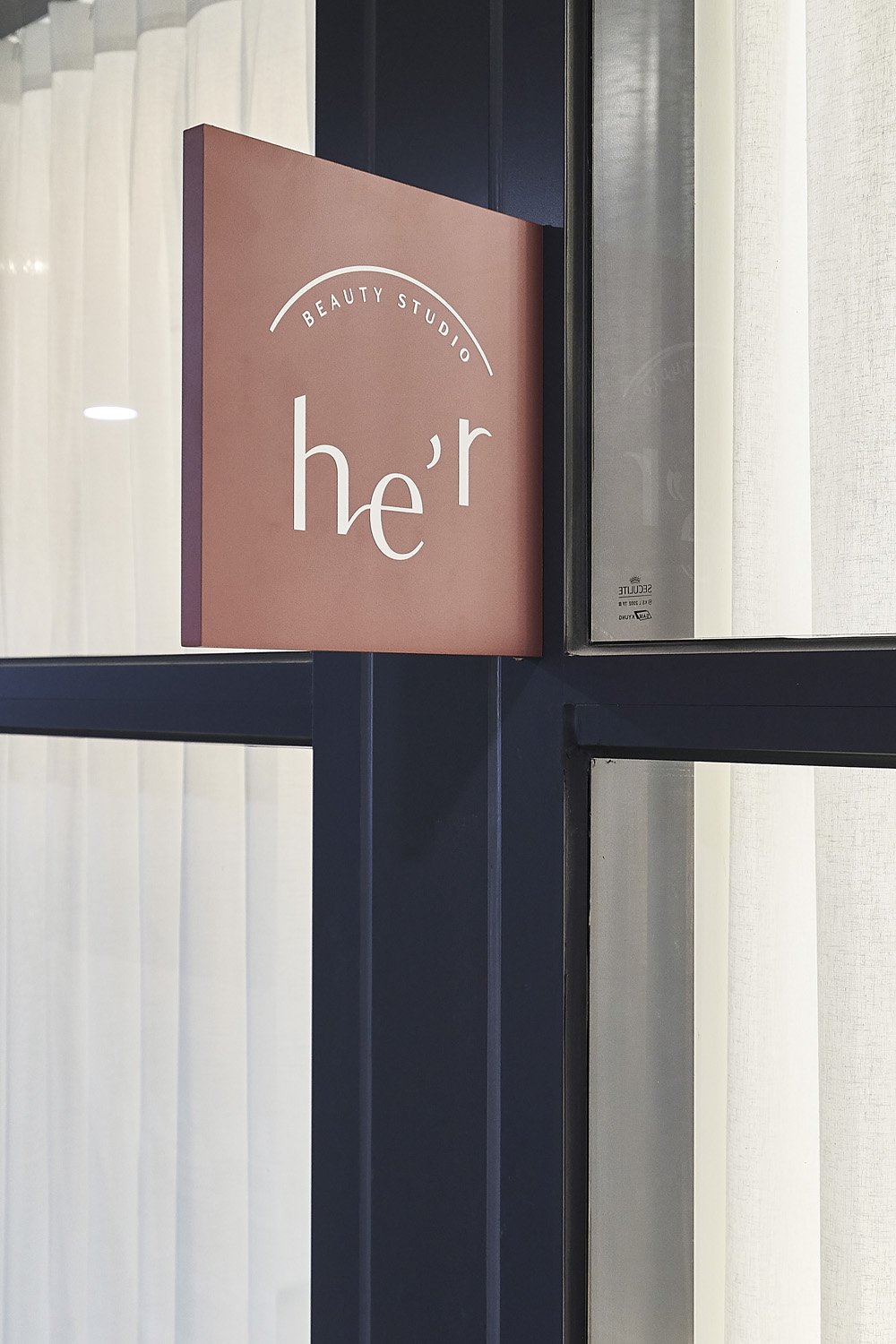 白色与木质的碰撞，15 平小空间的魅力设计-13