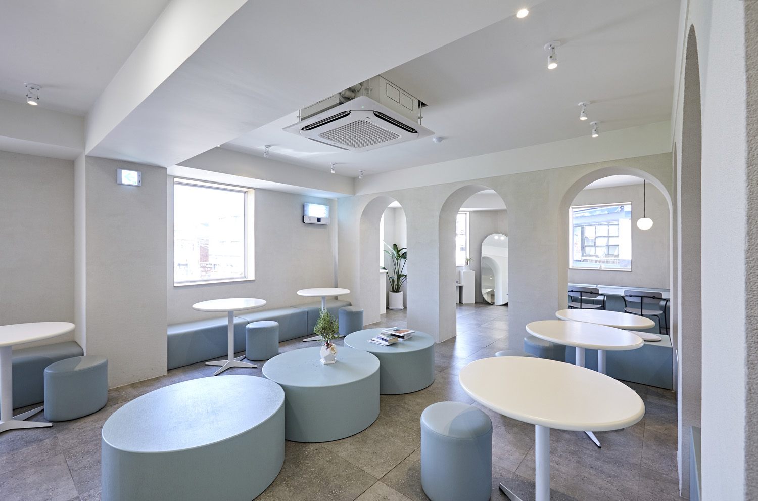 60 平冰淇淋专卖店，蓝绿色调打造甜蜜空间-3