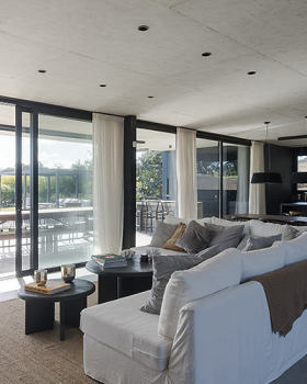 我的乡村之家（假设Pueblomio可拆分为pueblo乡村和mio我的，在没有更多背景信息下的一种常见理解） 丨乌拉圭丨KLM architects