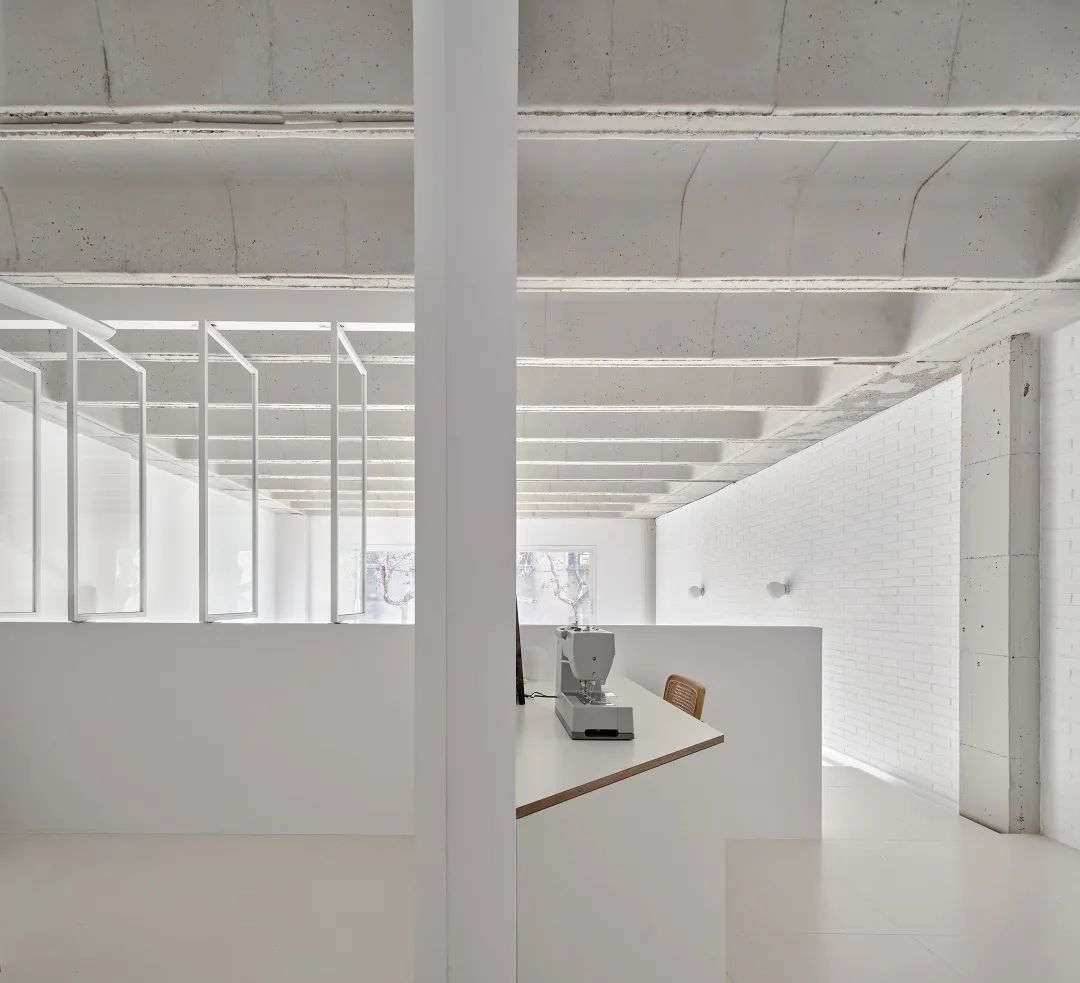 纯白极简两居室丨西班牙丨Allaround Lab-27