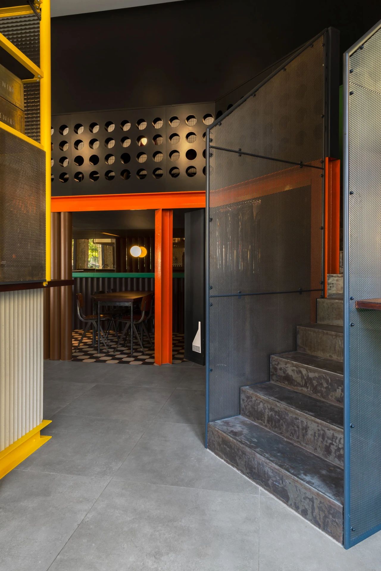 法国La Raffinerie Modernist啤酒吧-20