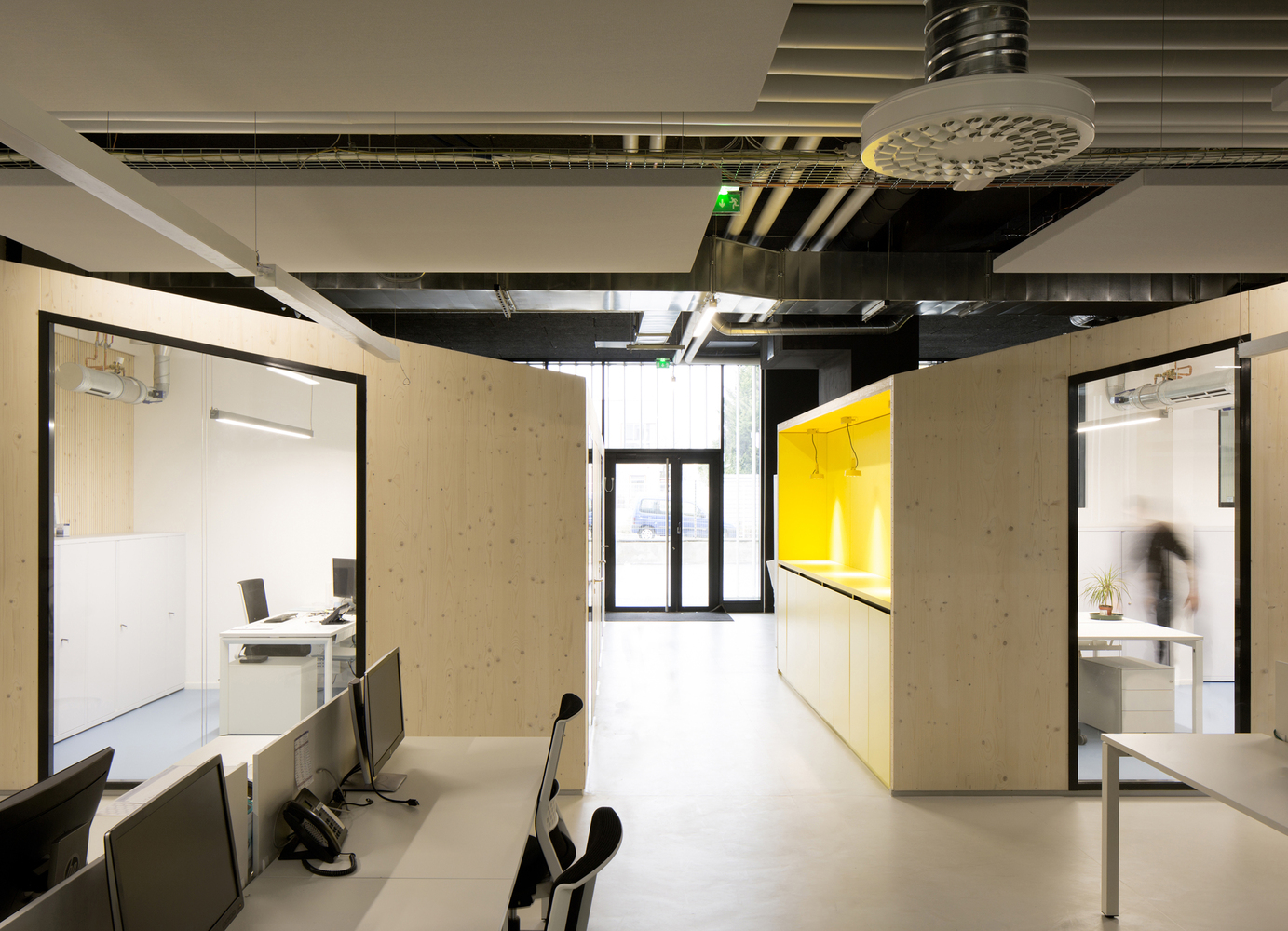 巴黎郊外的前储藏室改造办公室-38