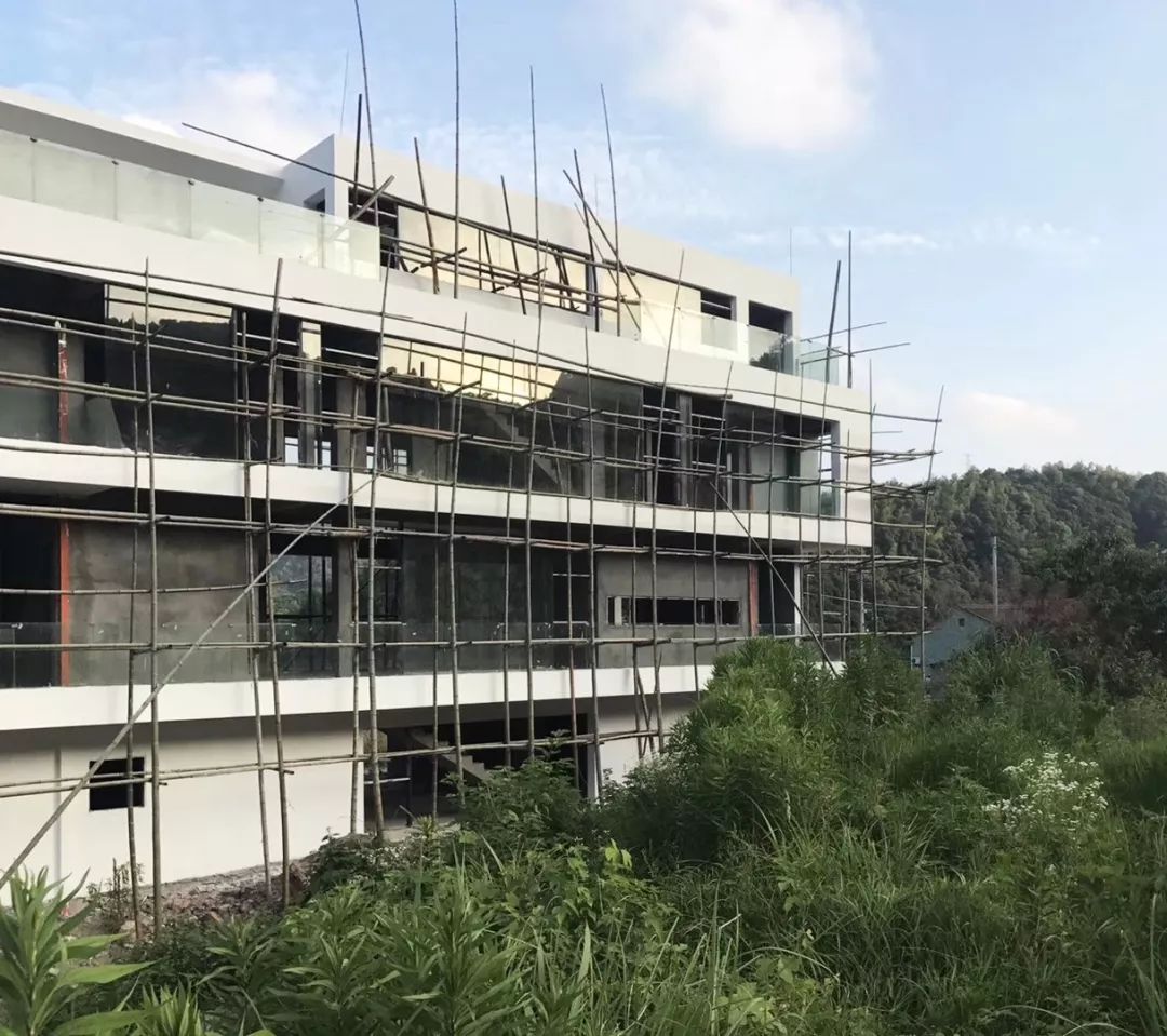 河姆渡别墅 | 隐于山林的透明栖身之所-26