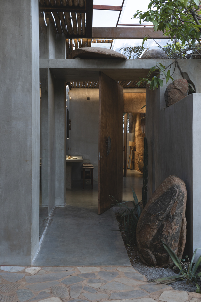 隐于印度荒野的生态友好石墙别墅丨Mitti-46