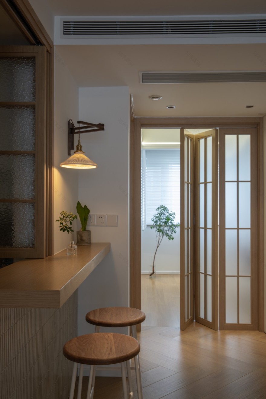 小户型日式原木风婚房设计,舒适惬意的喵汪之家-23