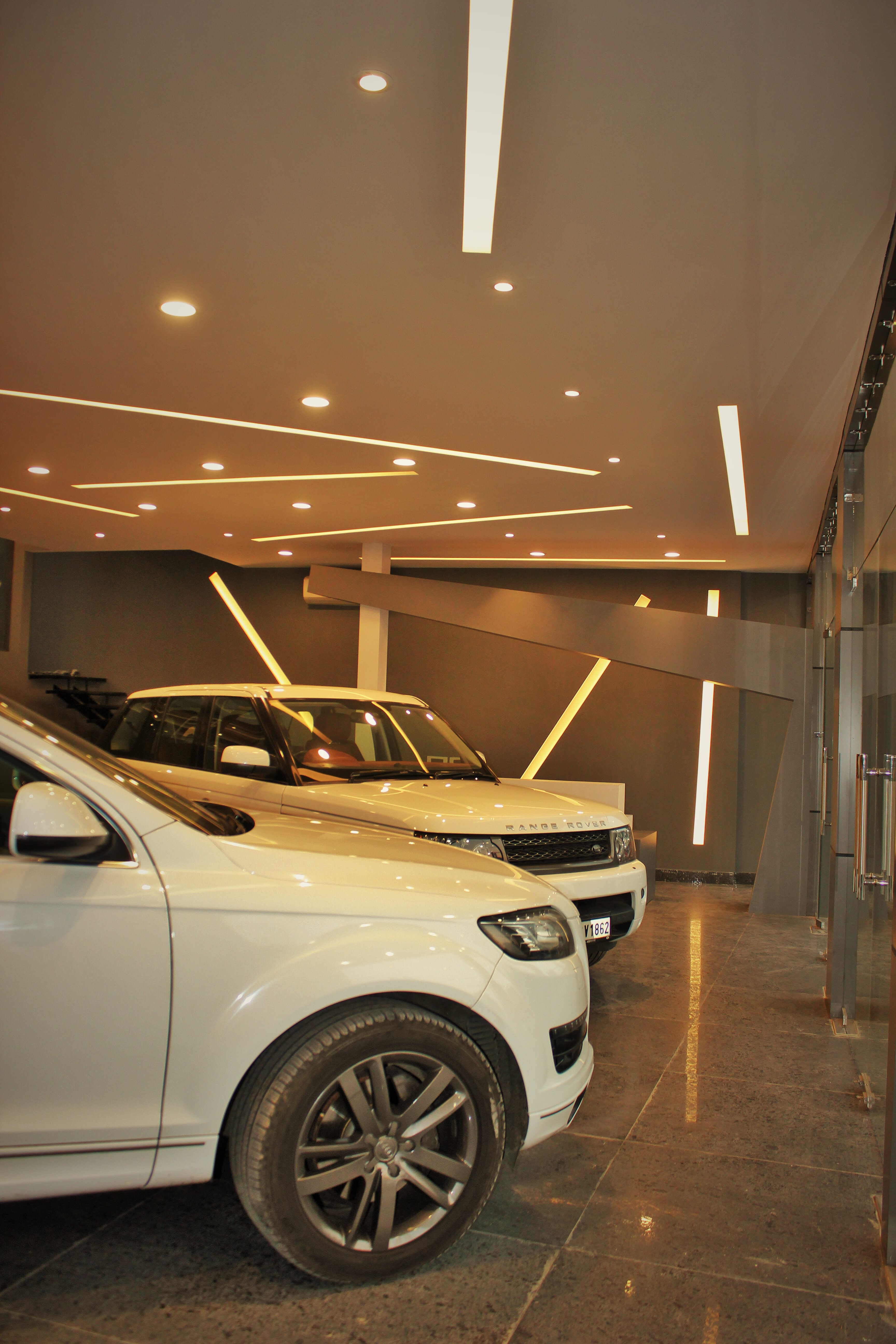 印度现代风格汽车展厅设计-10