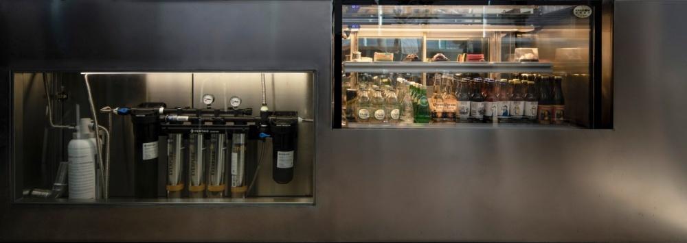 朴岍咖啡厅 | 不锈钢与亚克力的精致结合-8