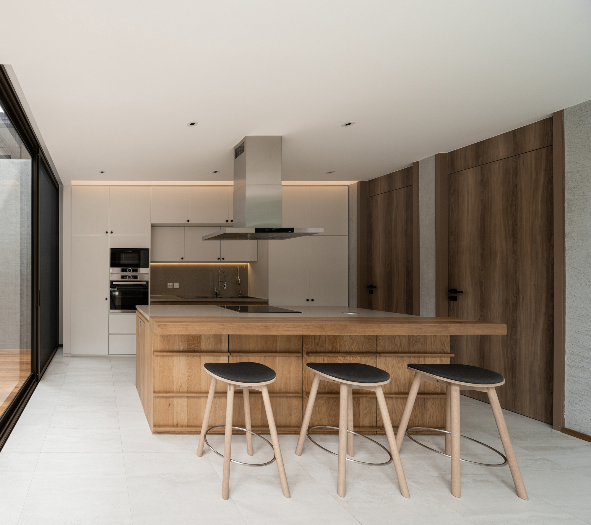 FN 大楼（FN可能是某个特定名称、机构或品牌等的缩写，若你能提供更多关于FN的背景信息，翻译会更精准）丨泰国曼谷丨Anonym-25