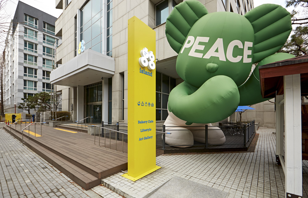 炫彩 GG 咖啡厅 | 视觉冲击与空间利用的完美结合-2