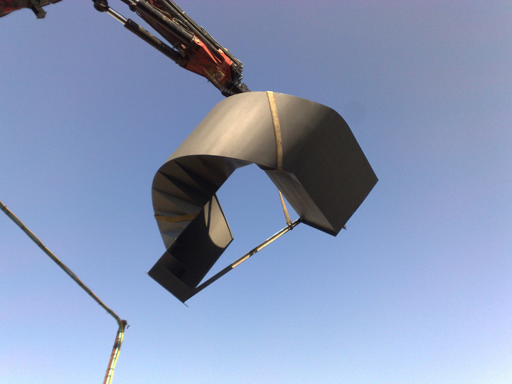 Интерьер пиццерии Bruno Casa Della Pizza с графикой на стене-20