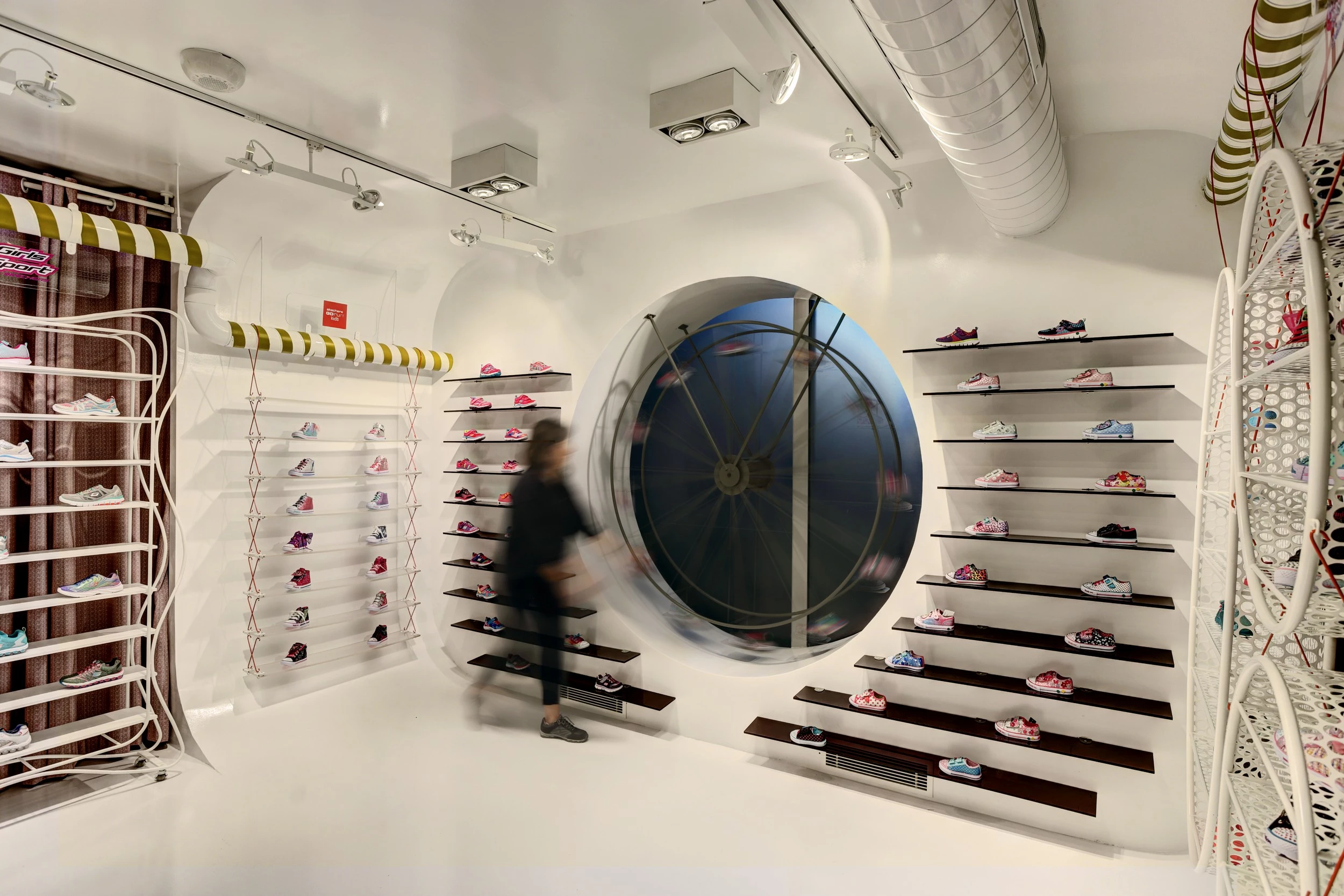 童趣空间 · Skechers TR 儿童鞋展示厅-18