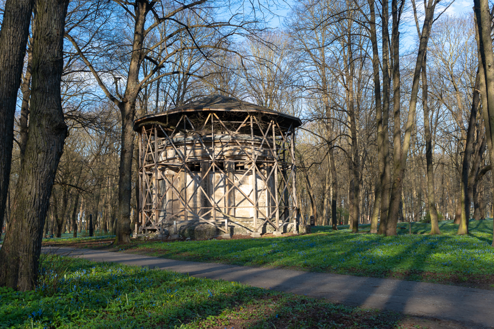Izsludina metu konkursu Lielo kapu vērtību saglabāšanai ← FOLD-3