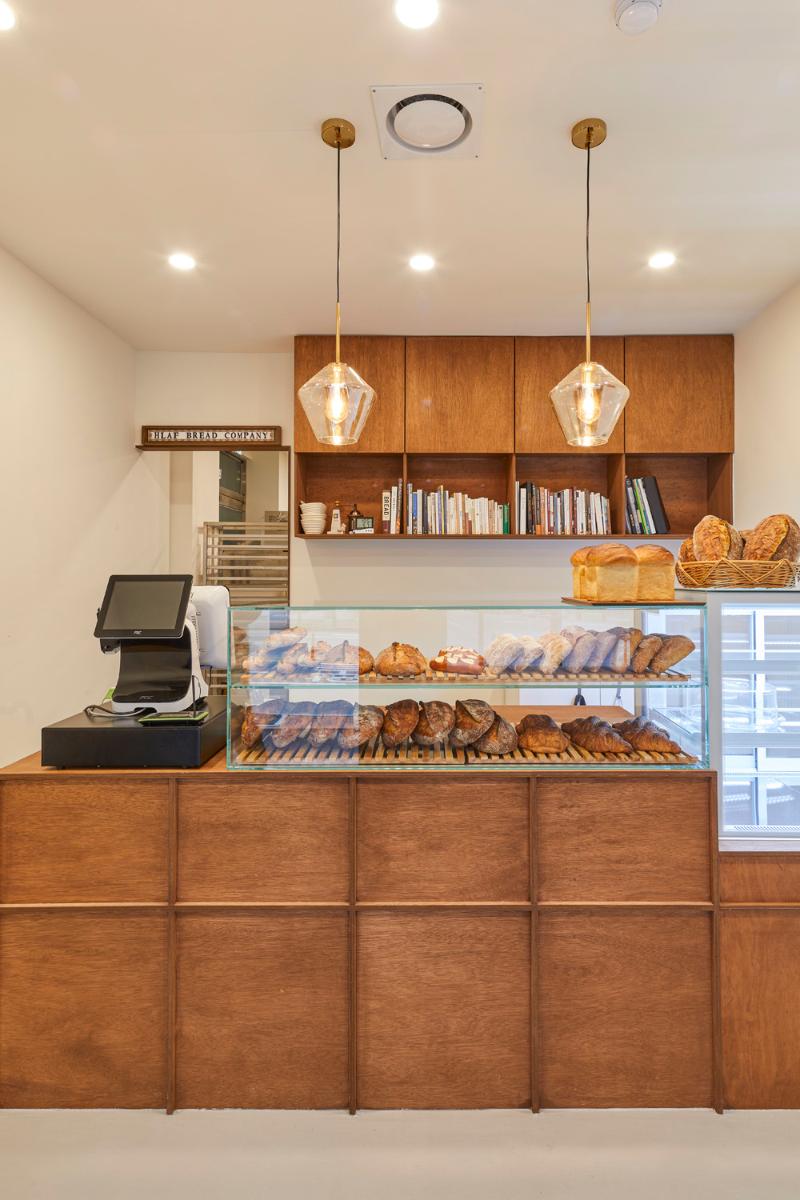 韩式清新 12 平米烘焙店设计-4