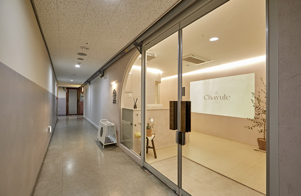 菲拉格慕餐厅的粉色调设计-21