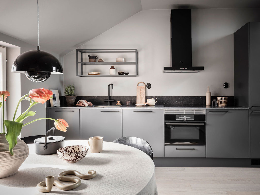 35 平米灰调顶楼公寓,独特设计展现极致空间魅力-11