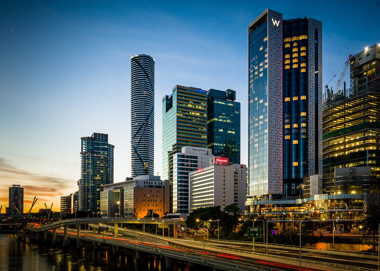 布里斯班W酒店（注：W是喜达屋酒店集团旗下酒店品牌，这里推测为该品牌位于布里斯班的酒店，若实际并非此含义，请提供更多背景信息）-2