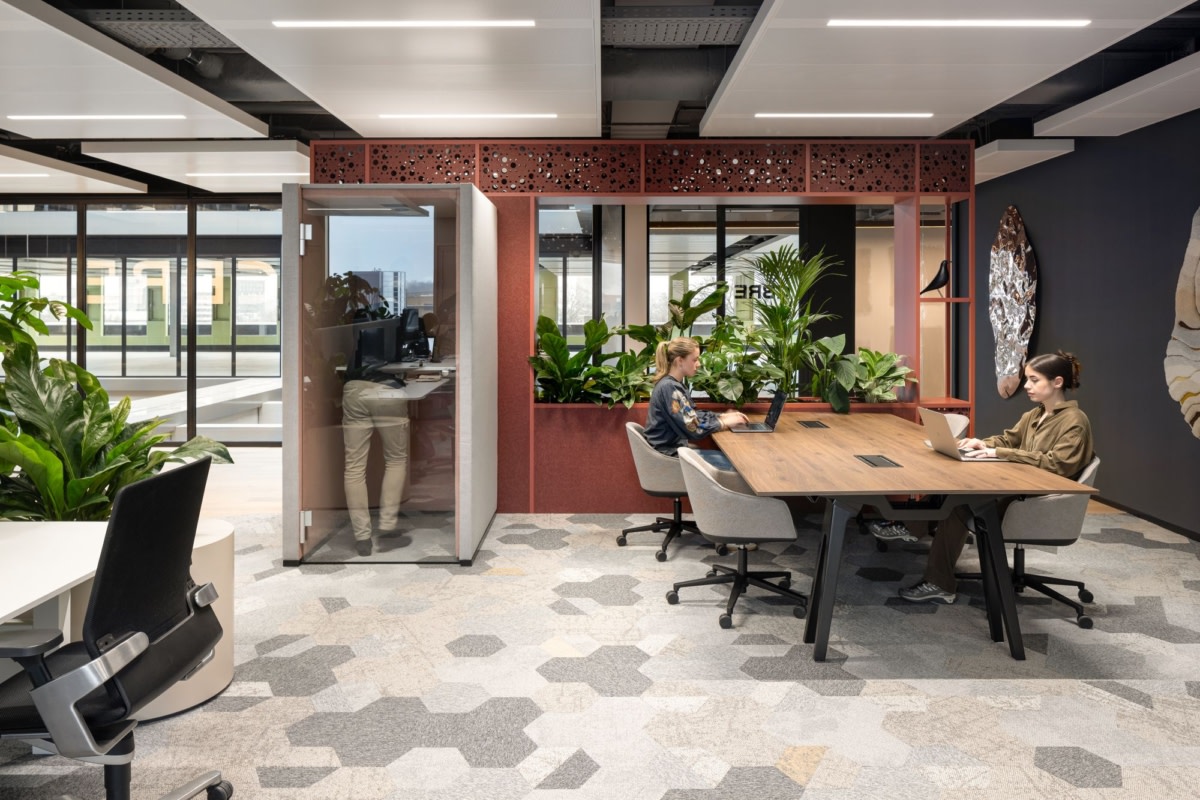 世邦魏理仕办公室

注：CBRE 是全球知名的房地产服务和投资管理公司世邦魏理仕（CBRE Group, Inc.）的英文缩写 丨荷兰兹沃勒丨CBRE Design Collective-17