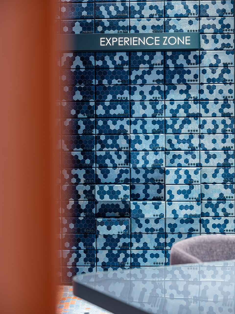 周大福重庆大悦城体验店 | 雾都元素融入珠宝展示-31