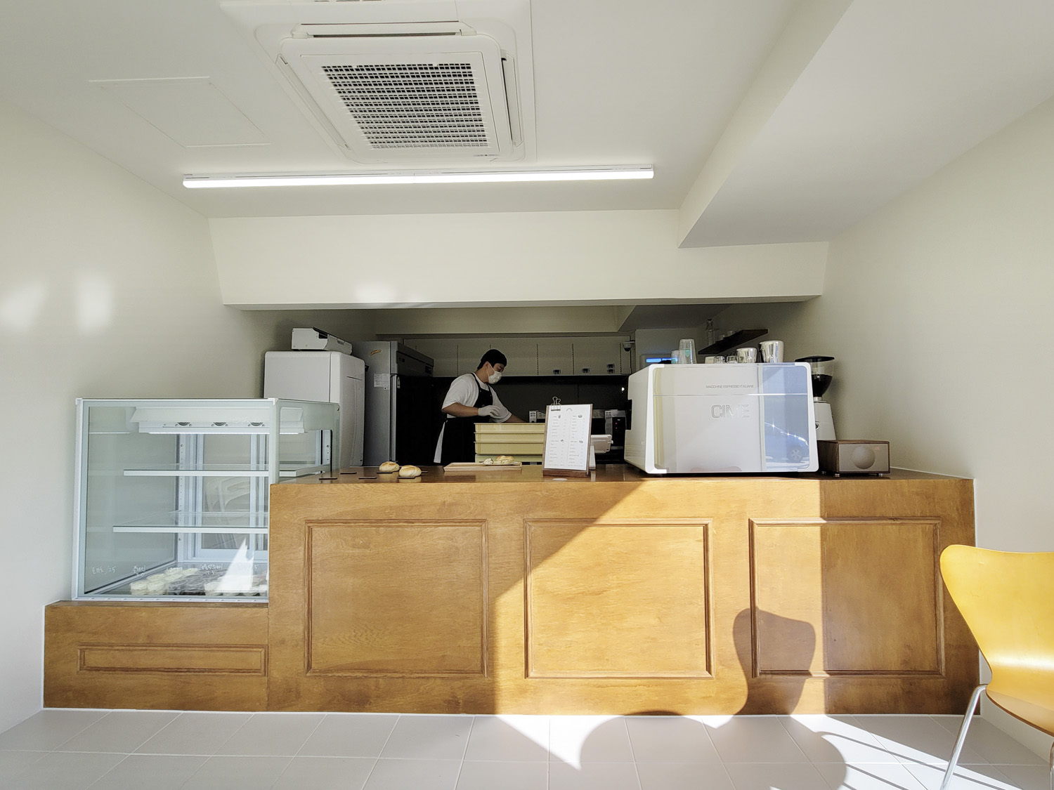 首尔 8 坪可爱面包店，专业室内设计打造温馨空间-6