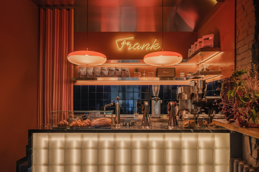 纯咖啡;原味咖啡(注:Frank 在这里可能是 纯的、原味的 意思,但不确定是否有特殊语境,如果结合特定品牌等情况可能有不同含义) 丨乌克兰基辅丨Yana Molodykh-11