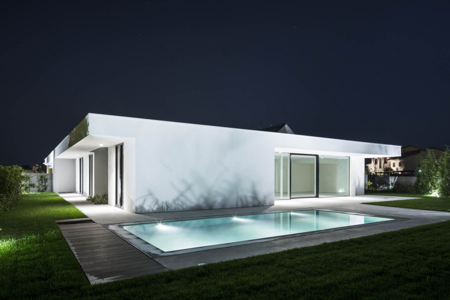 现代简约风格别墅设计,融入自然与私密空间-2