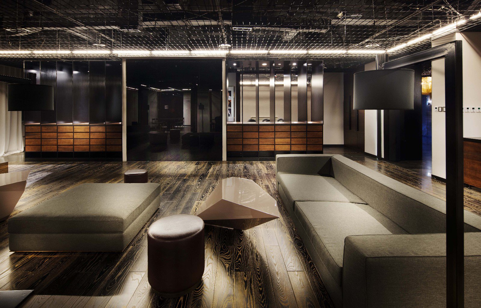 《海上钢琴师》启示下的冷色轻工业风空间设计-5