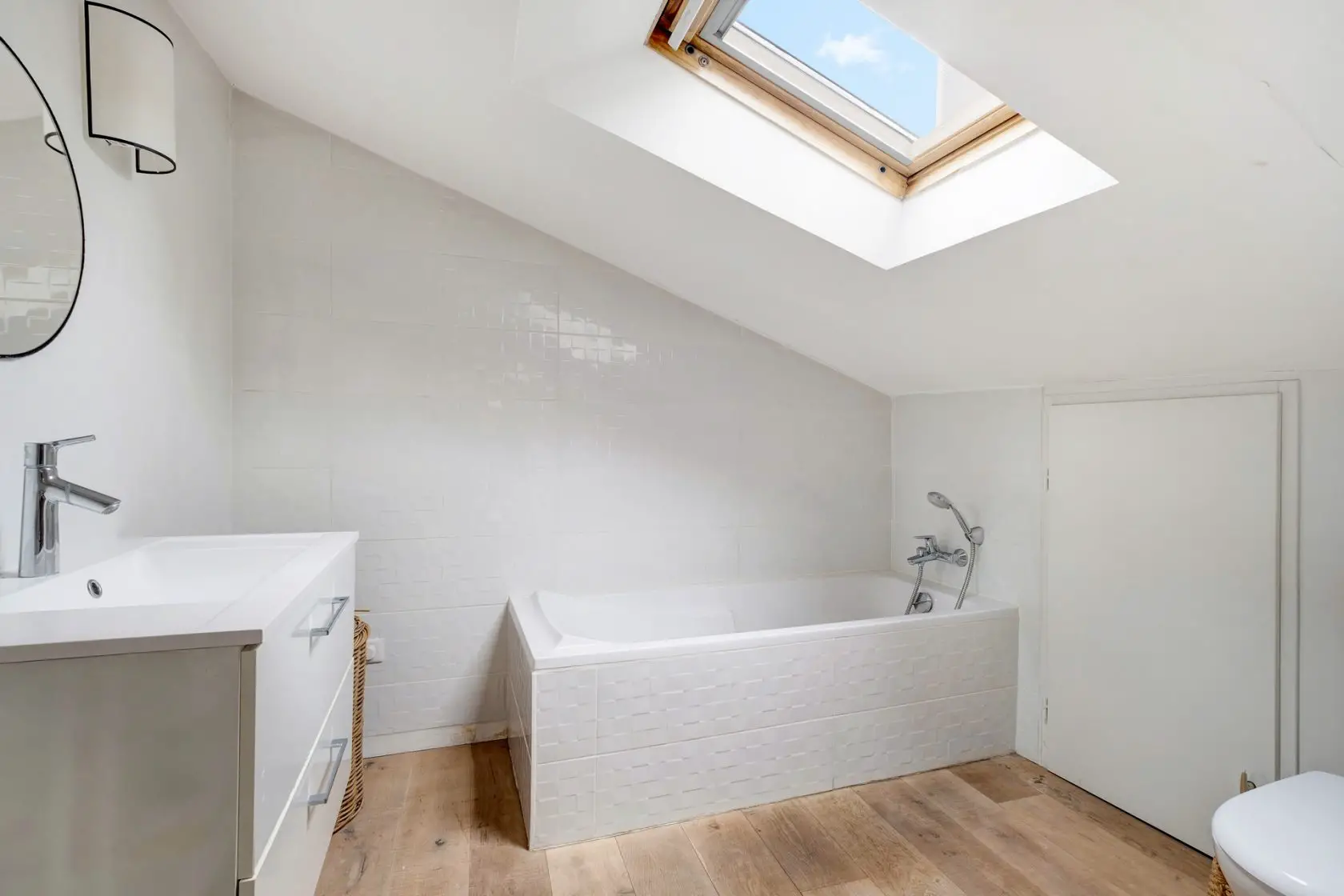 优雅设计尽显,lyon 中心复式公寓的魅力改造-11