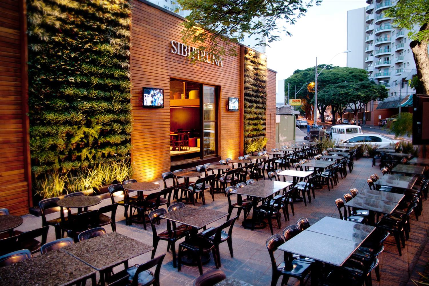 巴西木质酒吧 Sibipiruna 的现代翻新-1