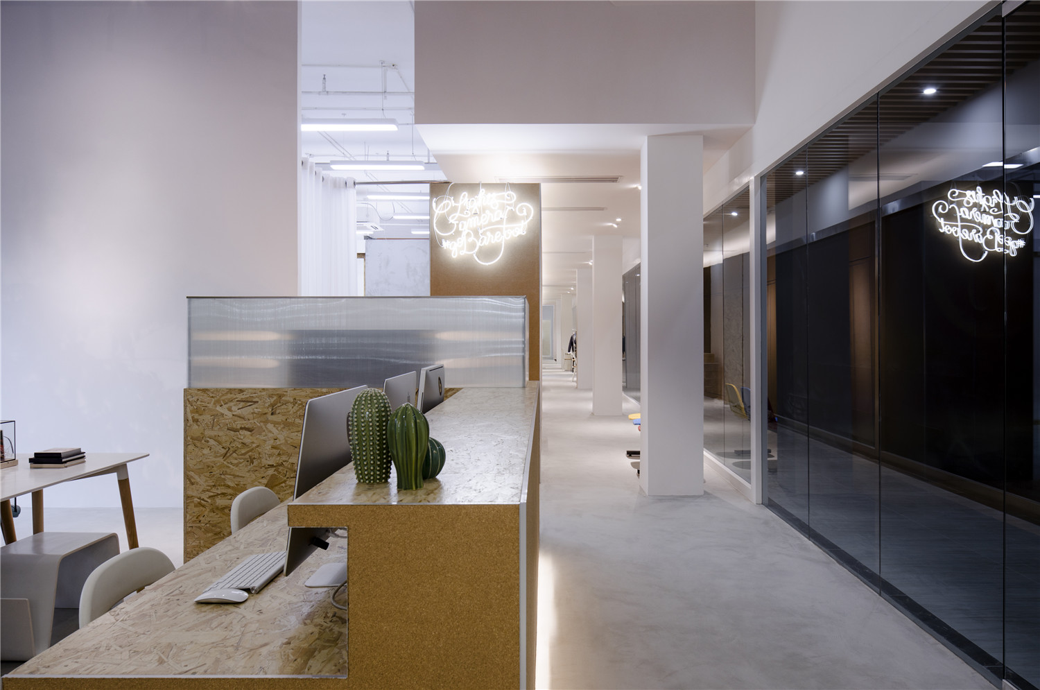 贝儿福摄影工作室 | 极简空间中的多功能设计-0