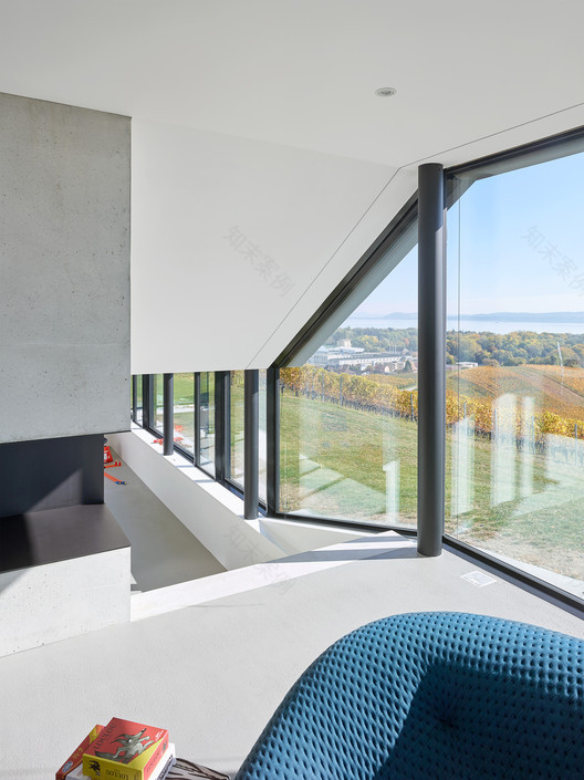 瑞士村庄中的悬浮美景——穆勒别墅-23