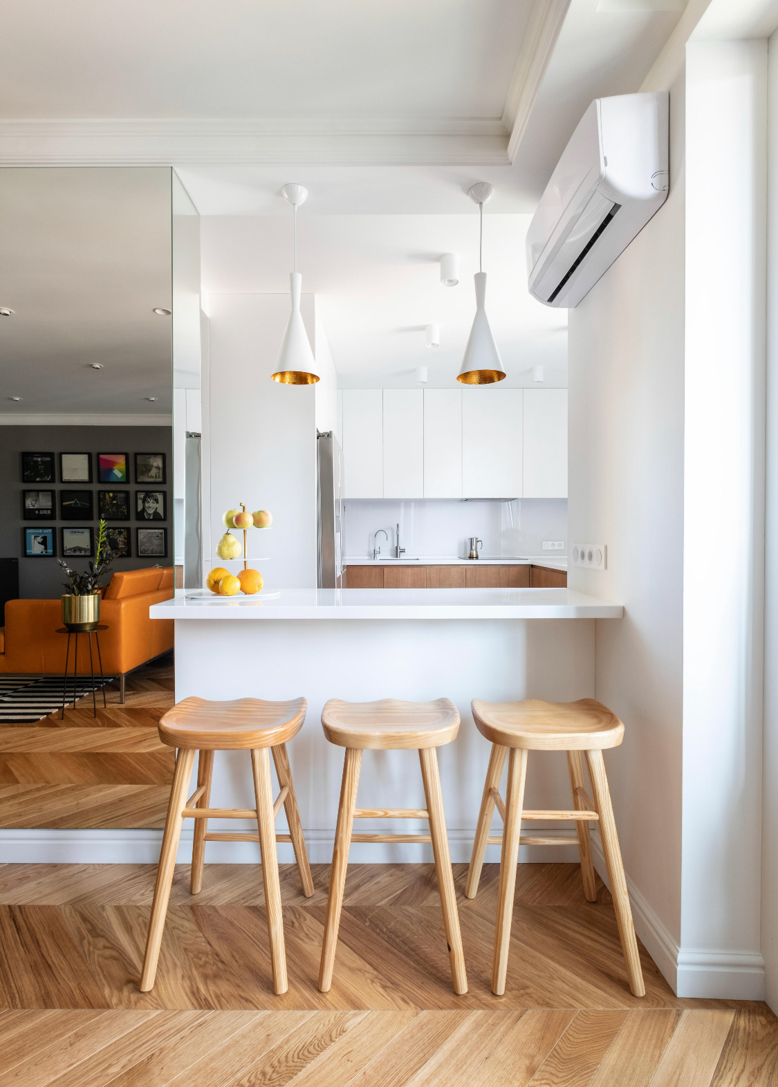 俄罗斯 VINYL HOUSE 时尚简约内饰设计丨Shubochkini Architects-1