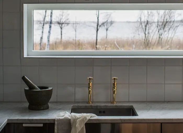 湖畔现代木质农舍-5