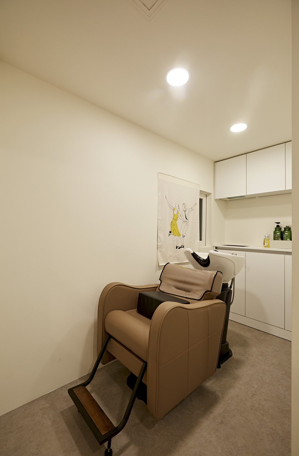 春日时尚美容室 | 简约现代 9 平米空间设计-13