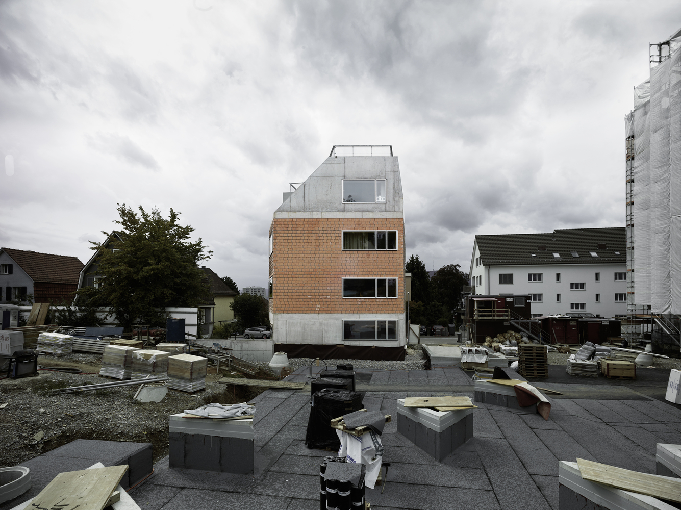 和谐雕塑般的瑞士住宅设计-12