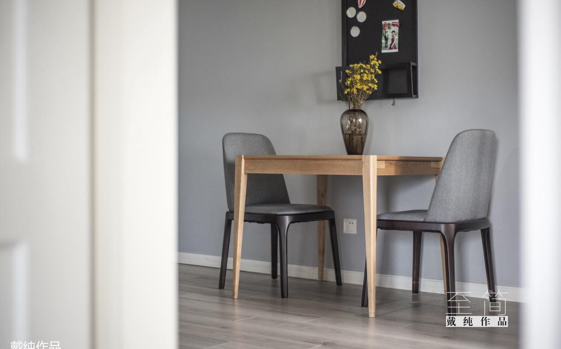 极简至美 | 双人工作台与无收纳空间的家居设计-22