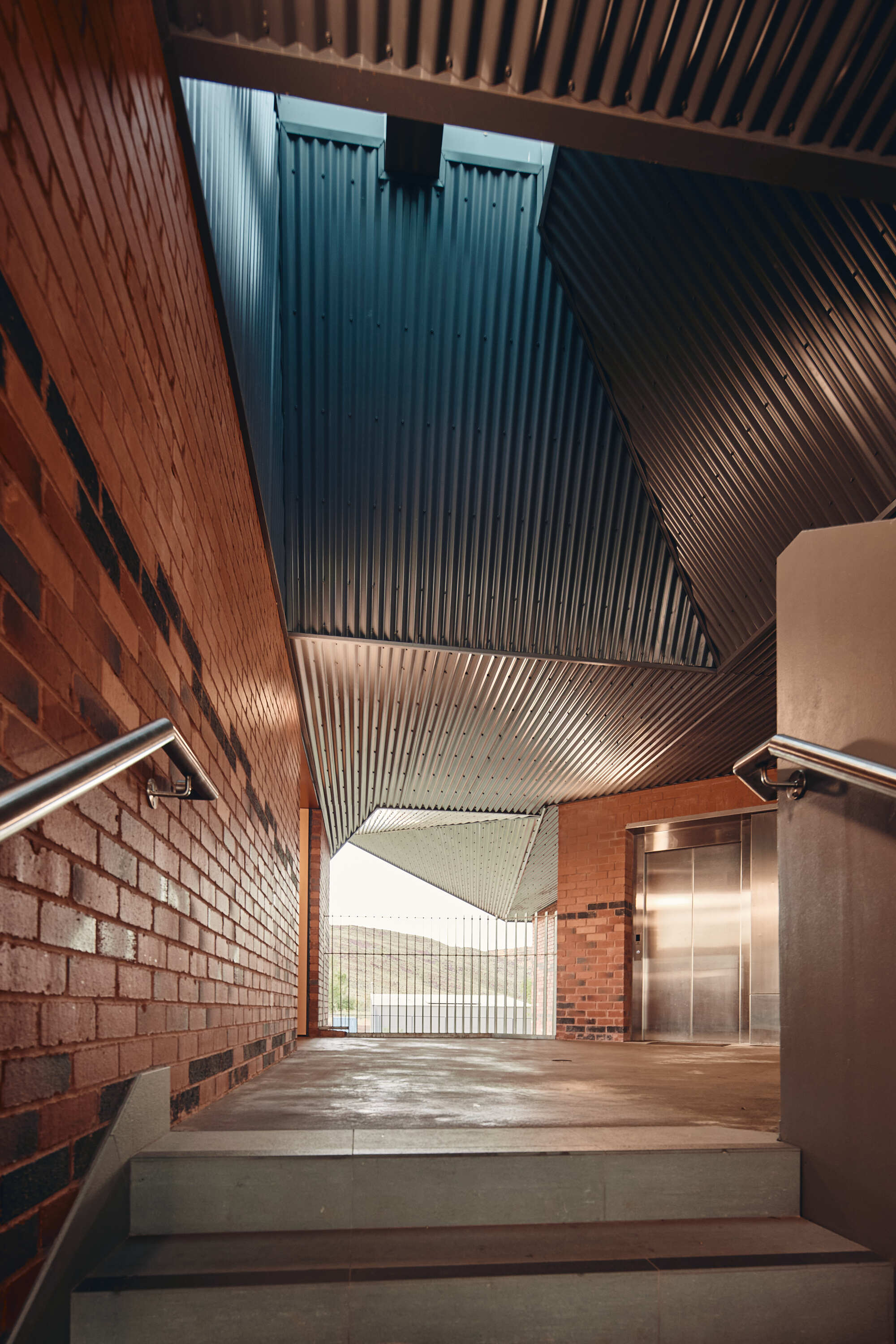 Karratha Senior High School Technical Learning Facilities / iredale pedersen hook architects-35