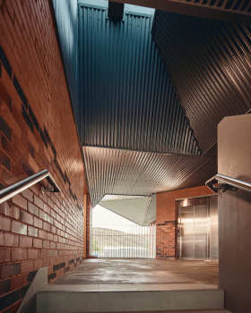 Karratha Senior High School Technical Learning Facilities / iredale pedersen hook architects