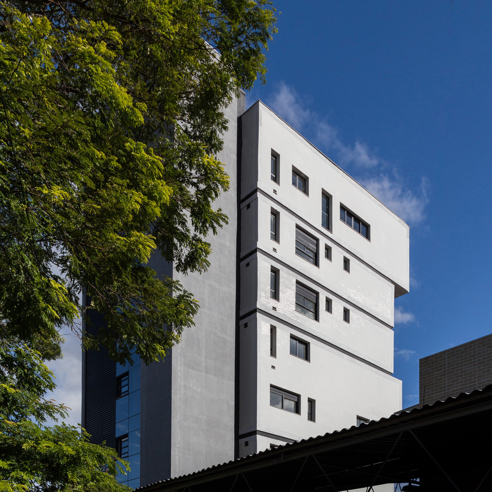 巴西阿雷格里港的混凝土住宅楼-26