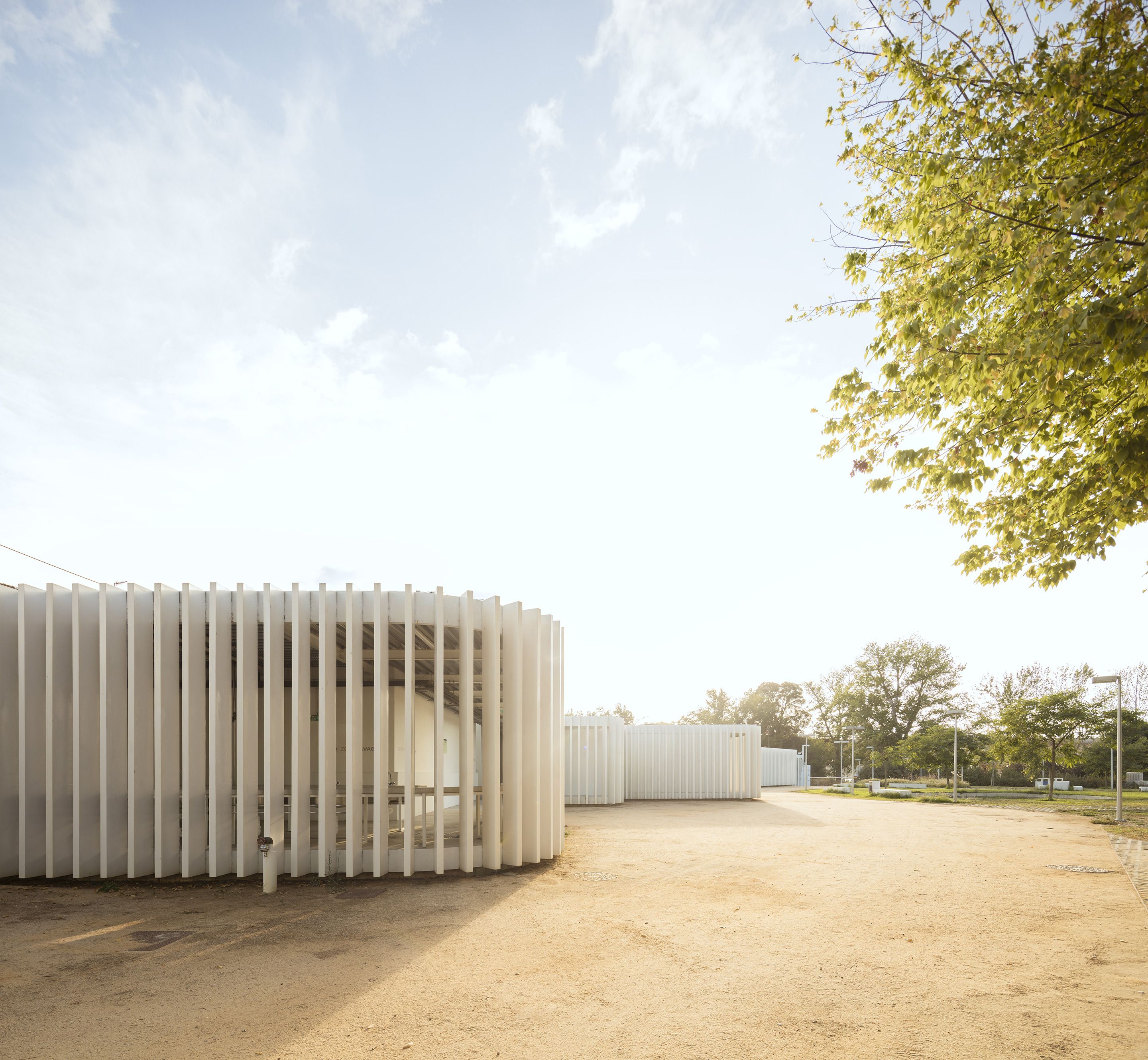 河岸边的有机连通结构-7