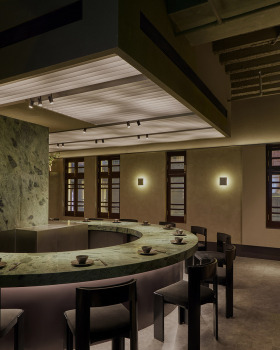 “葱茏”餐厅丨中国南京丨八荒设计团队