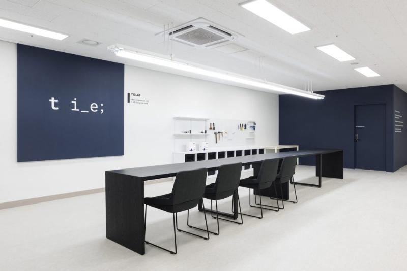 简约现代办公空间设计-11