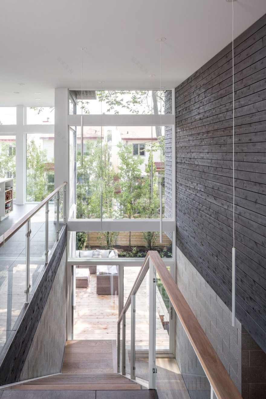 极简风格的大宅设计 | 流畅空间与自然元素的完美融合-31