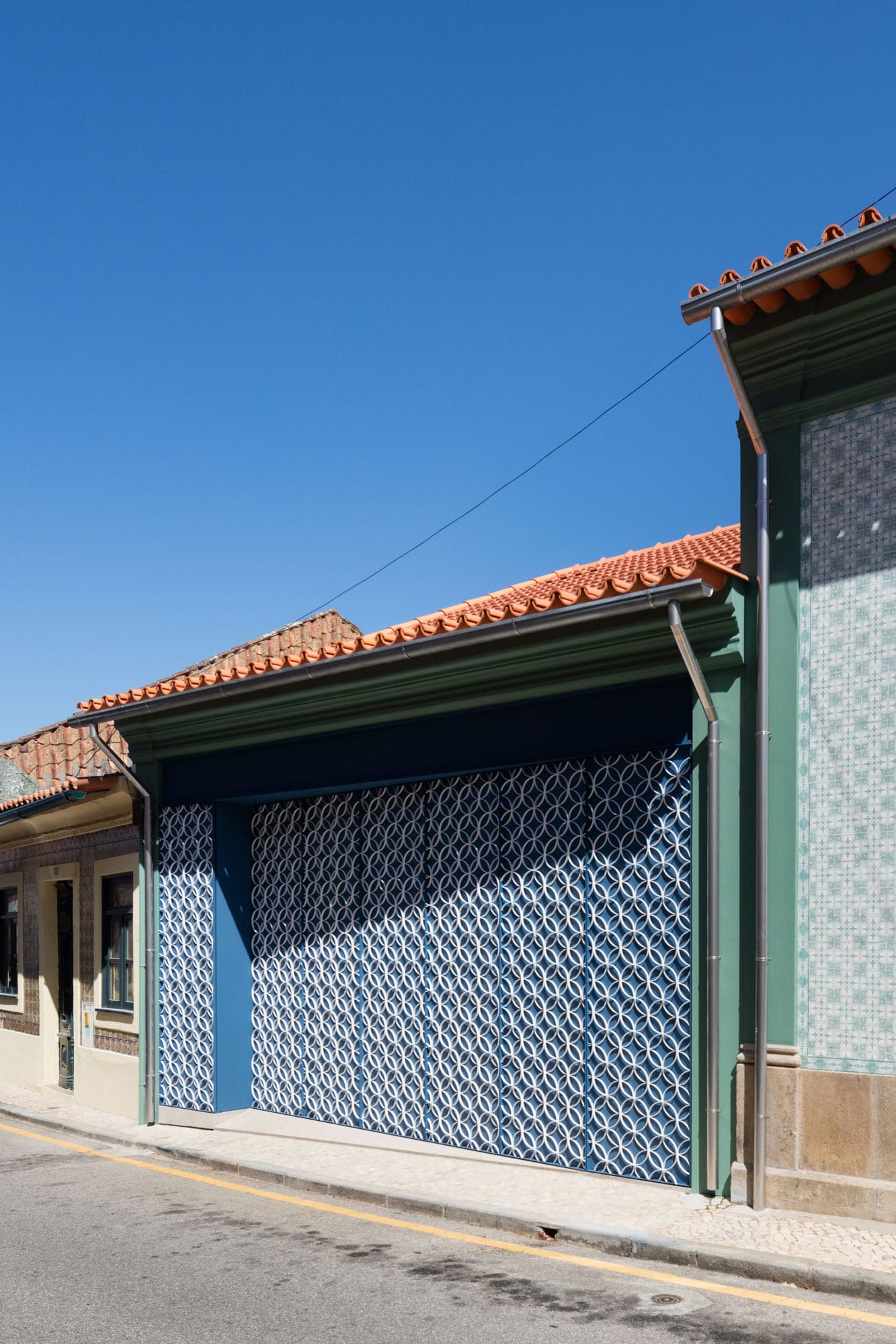 葡萄牙奥瓦城市翻新住宅，内外兼修的现代美学-25