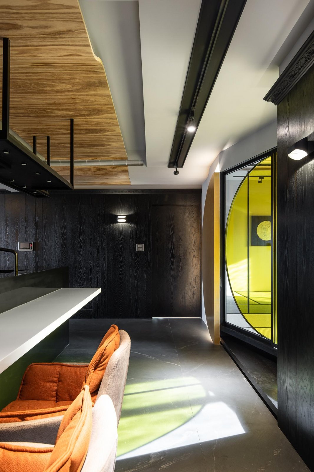 用黑色晕染出金色质感的艺术宅  麻石设计-7